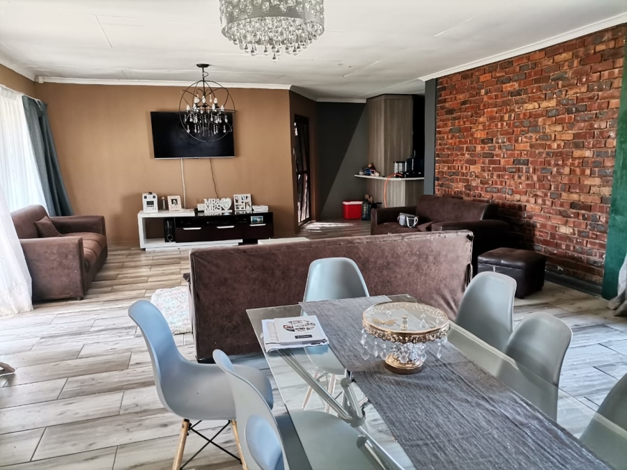 3 Bedroom Property for Sale in Lourierpark Free State